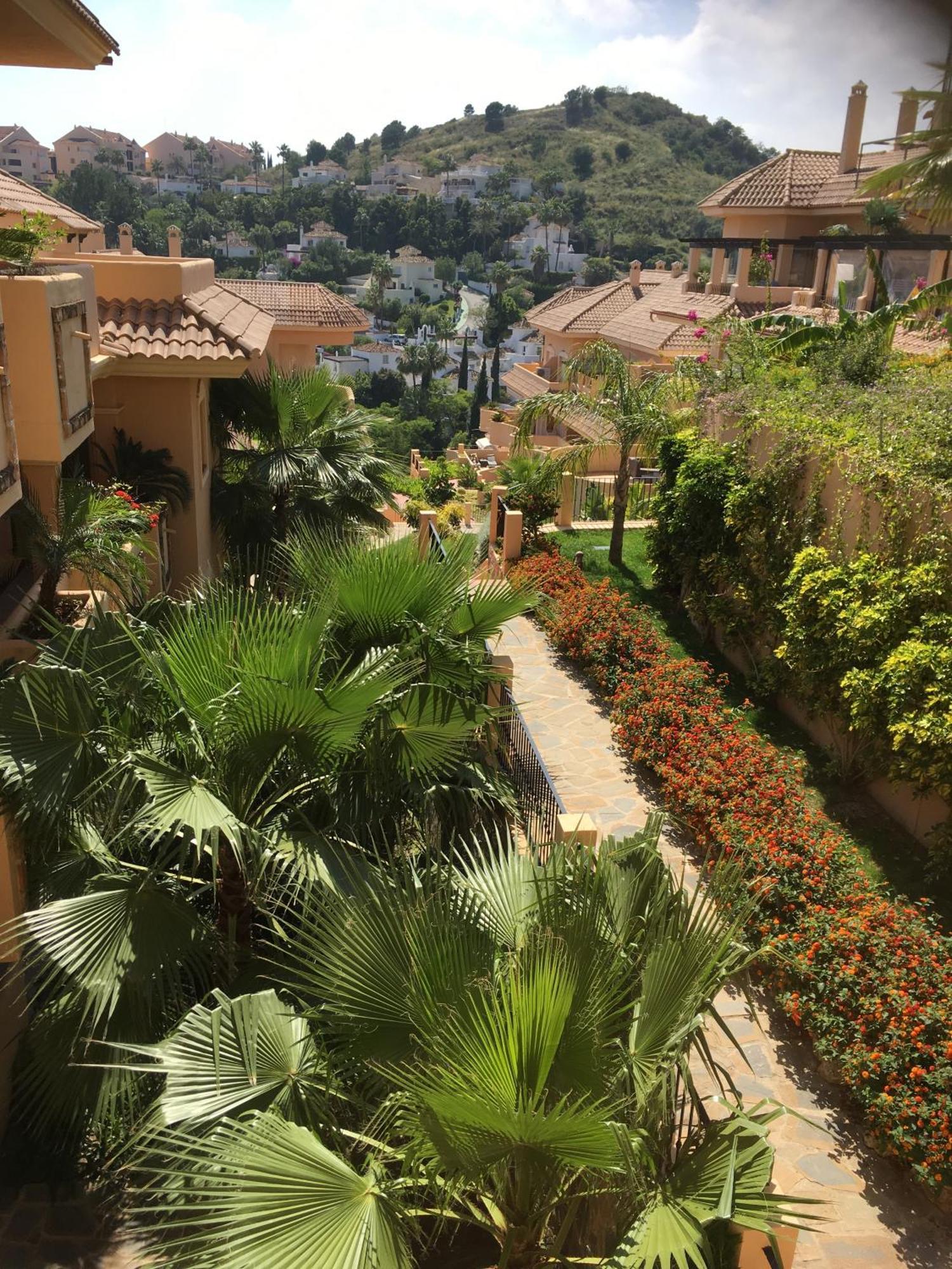 Aloha Hill Club Lluxury 5 Star Golf Resort Near Puerto Banus And Marbella Exterior photo