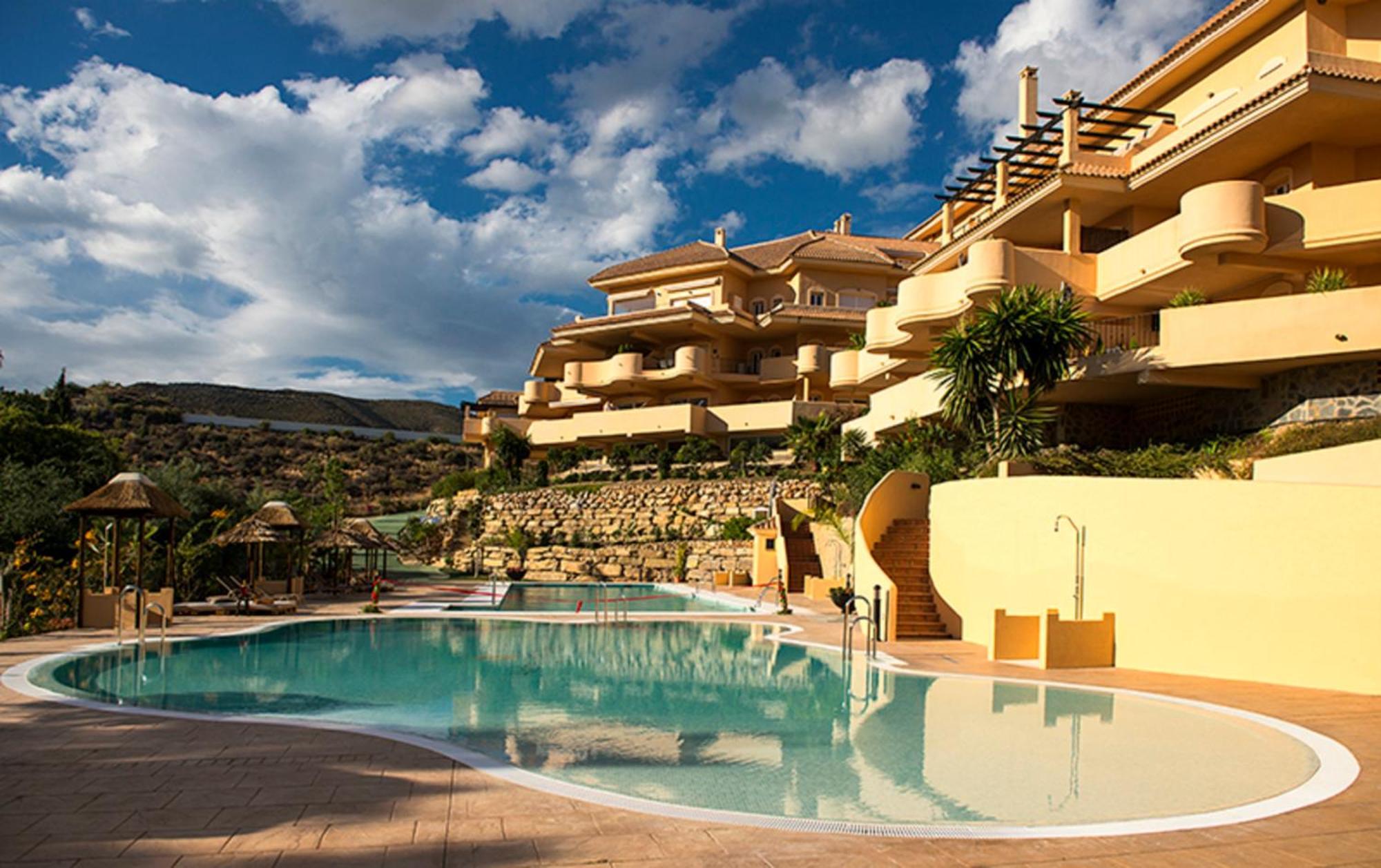 Aloha Hill Club Lluxury 5 Star Golf Resort Near Puerto Banus And Marbella Exterior photo